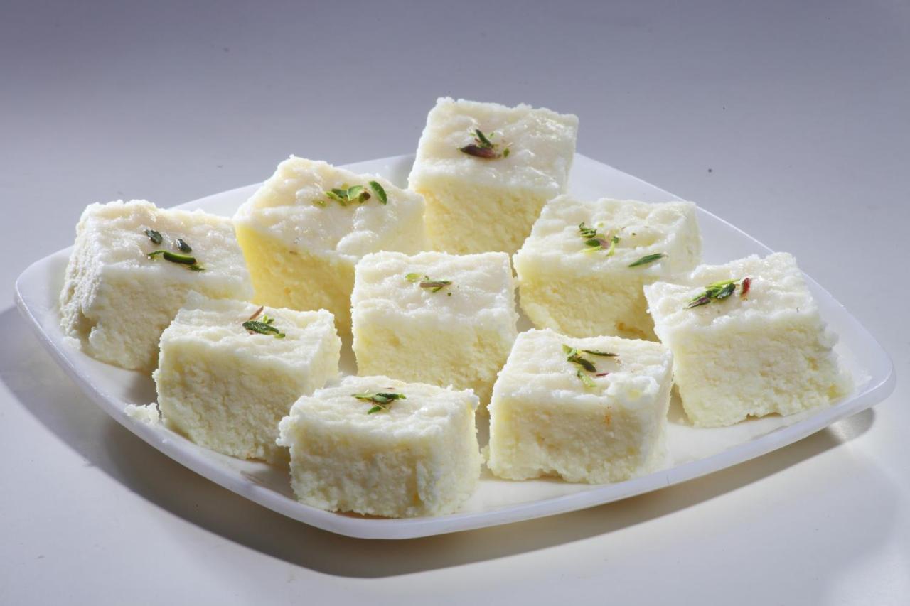 Oyo 64260 Hotel Rajnandini Habra Экстерьер фото